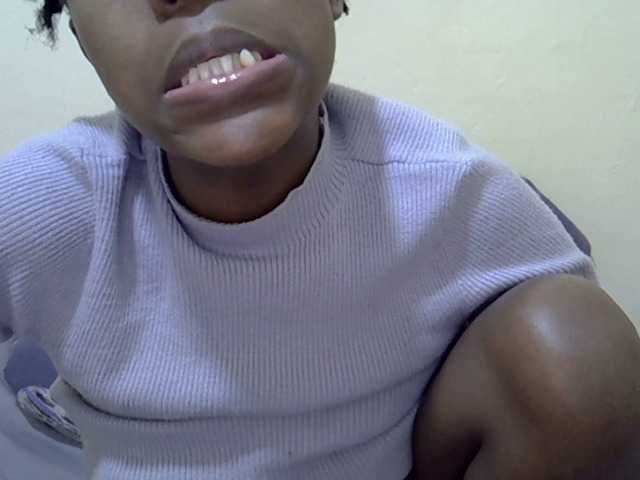 Live sex webcam photo for DollyJoy11 #276609564