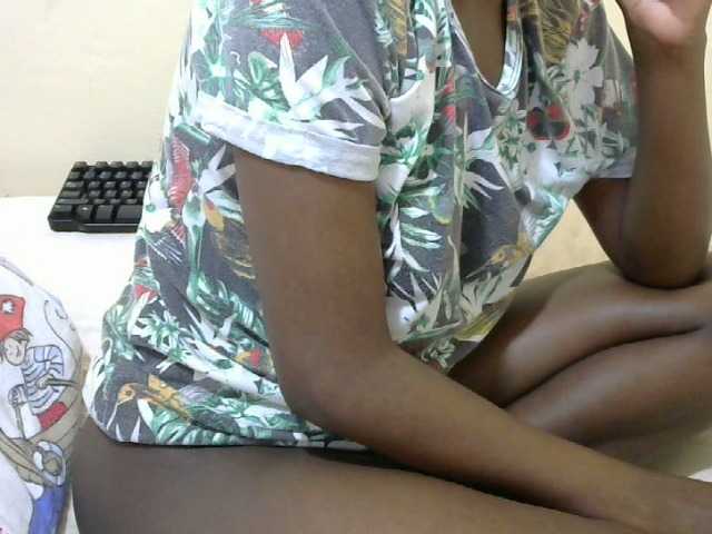 Live sex webcam photo for DollyJoy11 #276721175