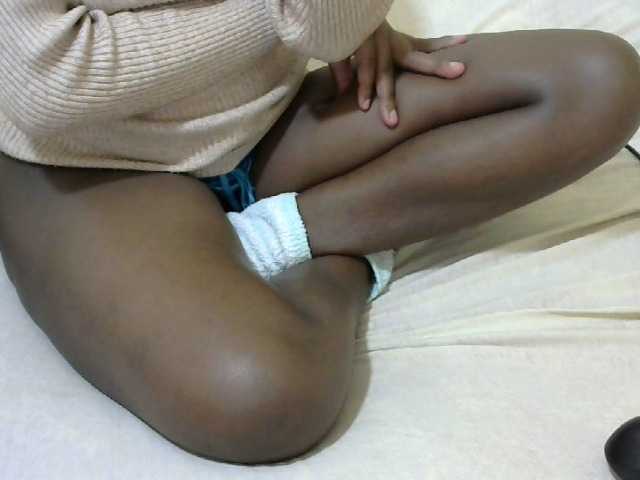 Live sex webcam photo for DollyJoy11 #276753184