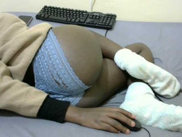 Live sex webcam photo for DollyJoy11 #276875433