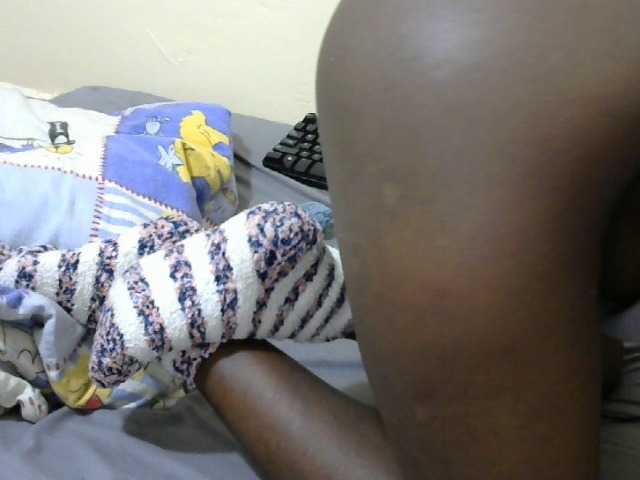 Live sex webcam photo for DollyJoy11 #277027445