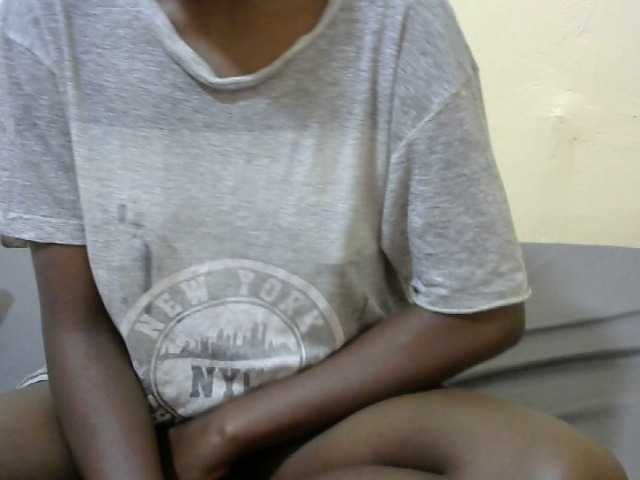 Live sex webcam photo for DollyJoy11 #277033955