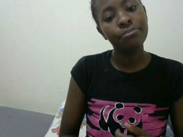 Live sex webcam photo for DollyJoy11 #277297629