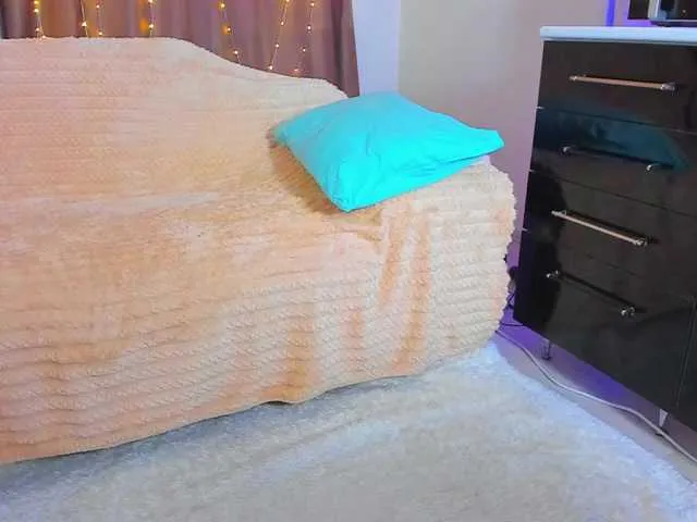Live sex webcam photo for Dollyiaa #290661878