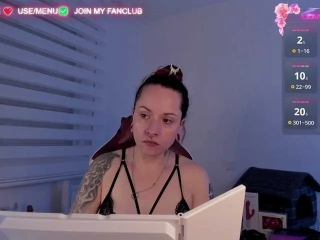 Live sex webcam photo for DominaDeivis #290573037