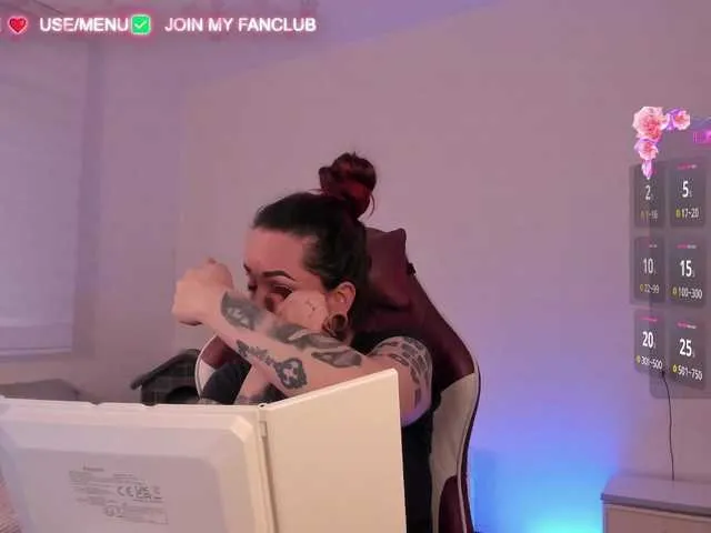 Live sex webcam photo for DominaDeivis #290928857