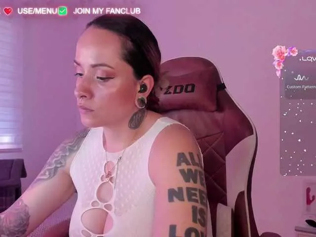 Live sex webcam photo for DominaDeivis #291338878