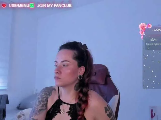 Live sex webcam photo for DominaDeivis #291351403