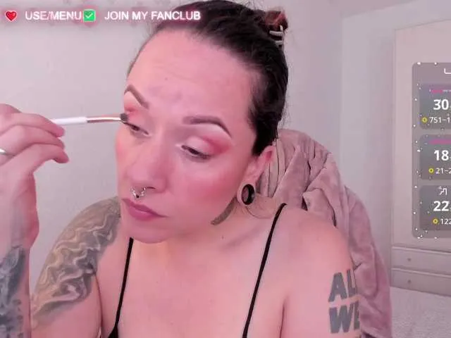 Live sex webcam photo for DominaDeivis #291660644