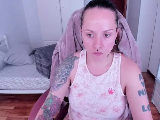 Live sex webcam photo for DominaDeivis #291783552