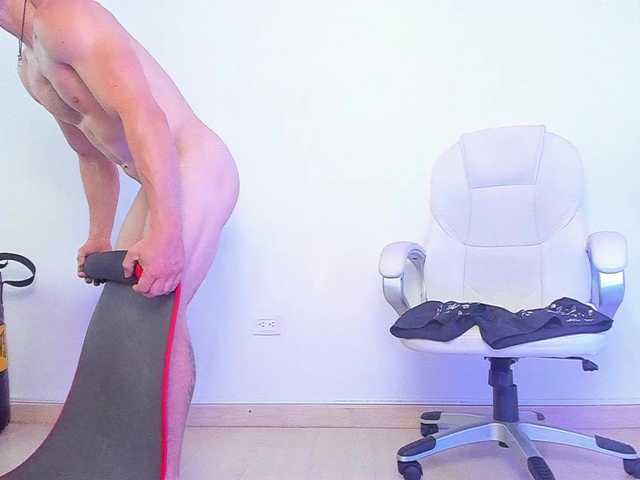 Live sex webcam photo for DominikFalcon #275828877