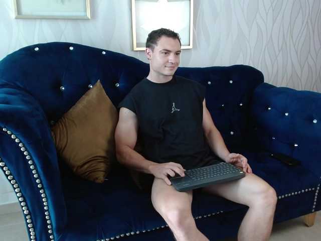 Live sex webcam photo for DominikFalcon #275942724