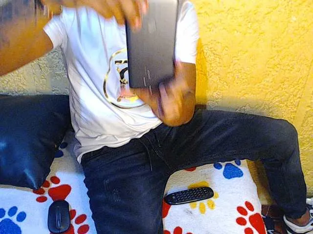 Live sex webcam photo for Donatello-69 #290632036