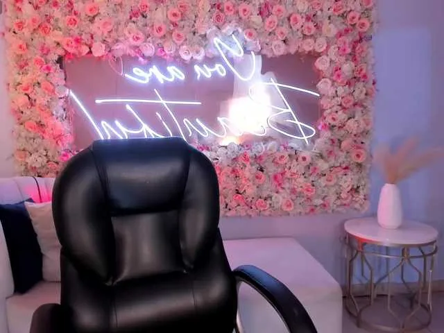 Live sex webcam photo for DonnaStonne #291176205