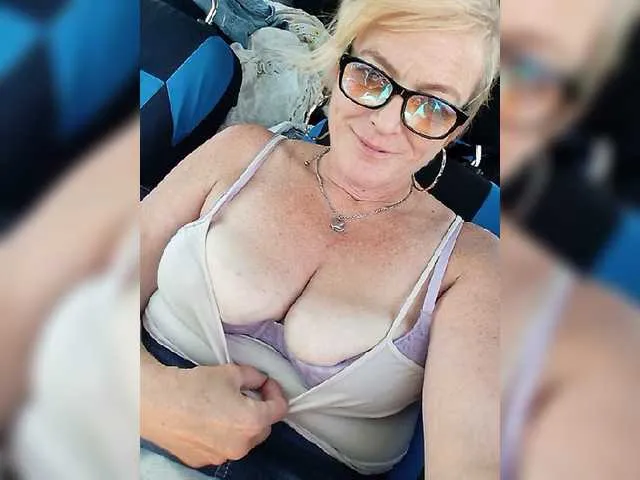 Live sex webcam photo for DoraD1976 #276038384