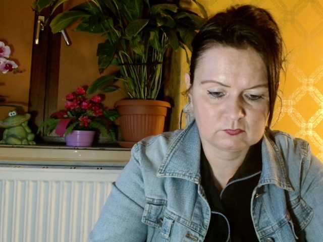 Live sex webcam photo for DoreenAlone #290341386