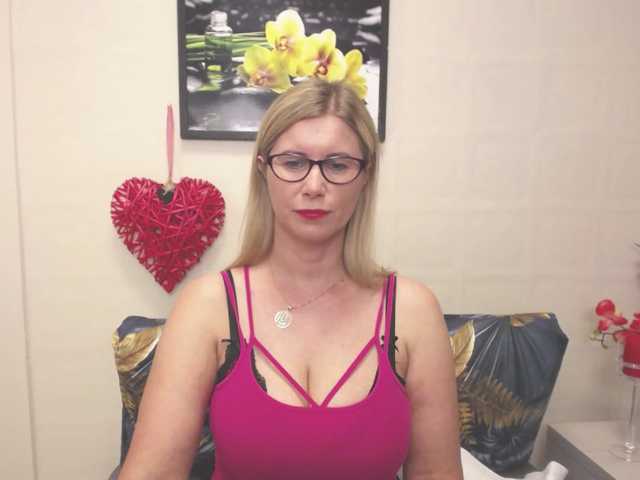 Live sex webcam photo for DoreenKiss #275673841
