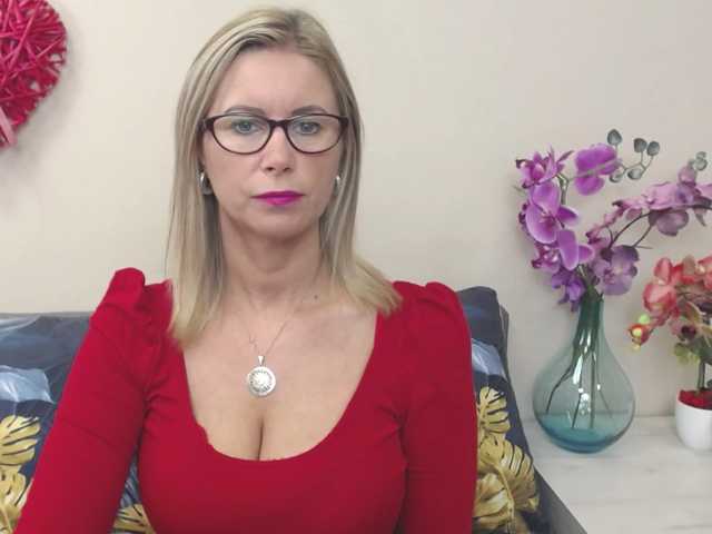 Live sex webcam photo for DoreenKiss #289578234