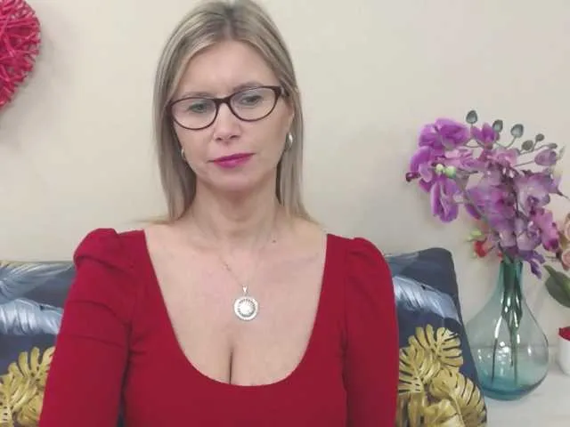 Live sex webcam photo for DoreenKiss #290346590