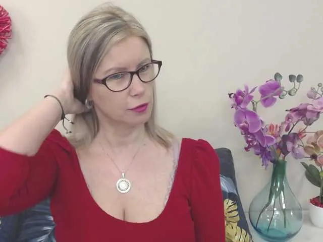 Live sex webcam photo for DoreenKiss #290838095