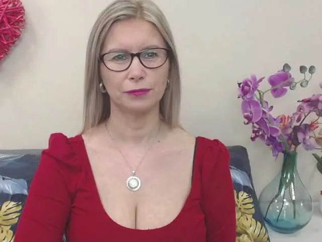 Live sex webcam photo for DoreenKiss #290851859