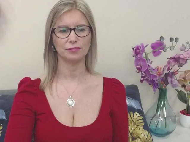 Live sex webcam photo for DoreenKiss #290853865