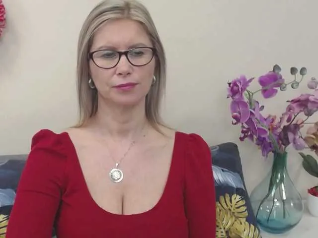 Live sex webcam photo for DoreenKiss #290868609