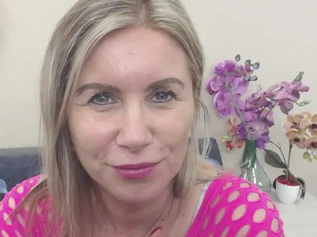 Live sex webcam photo for DoreenKiss #290902231