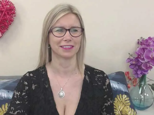 Live sex webcam photo for DoreenKiss #291026324