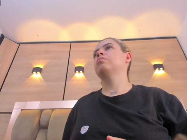 Live sex webcam photo for DorothyVegga #292261187