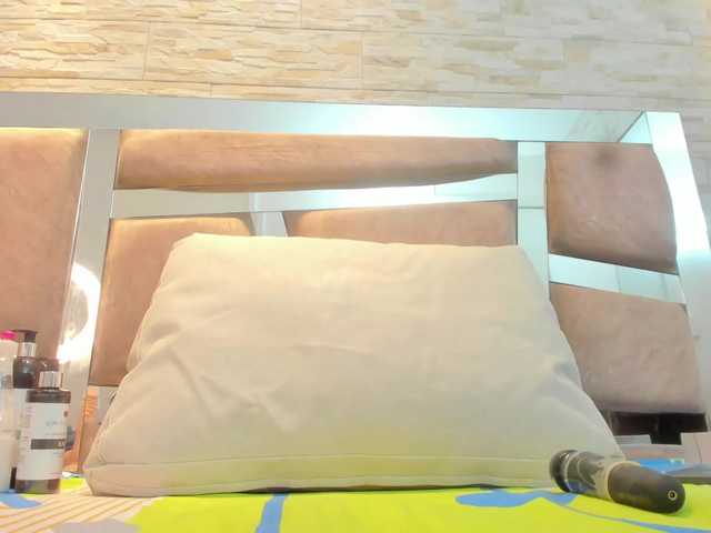 Live sex webcam photo for DorothyVegga #292359557