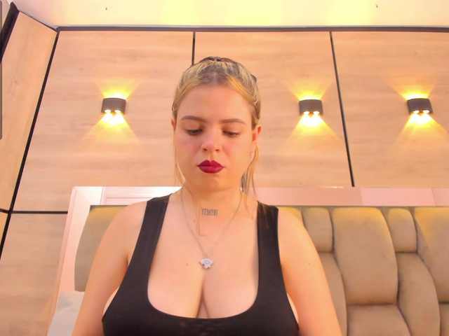 Live sex webcam photo for DorothyVegga #292367029