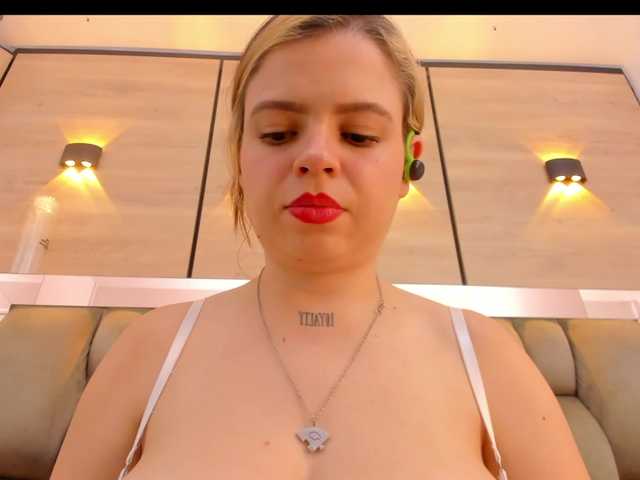 Live sex webcam photo for DorothyVegga #292387010