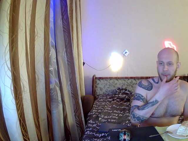 Live sex webcam photo for DoubleHeadedSnake13 #277524616