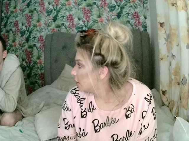 Live sex webcam photo for DownAndDirtyy #271883772