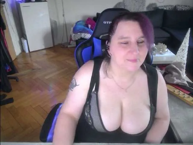 Live sex webcam photo for DrachenLady39 #271827715