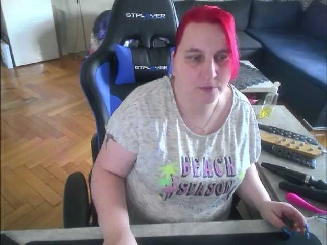 Live sex webcam photo for DrachenLady39 #271866757