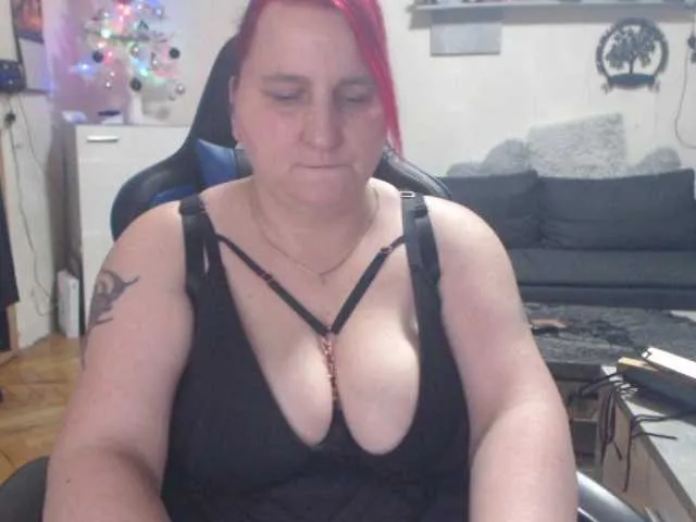 Live sex webcam photo for DrachenLady39 #271874981