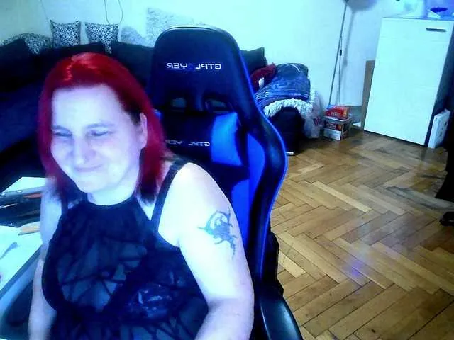 Live sex webcam photo for DrachenLady39 #271910956