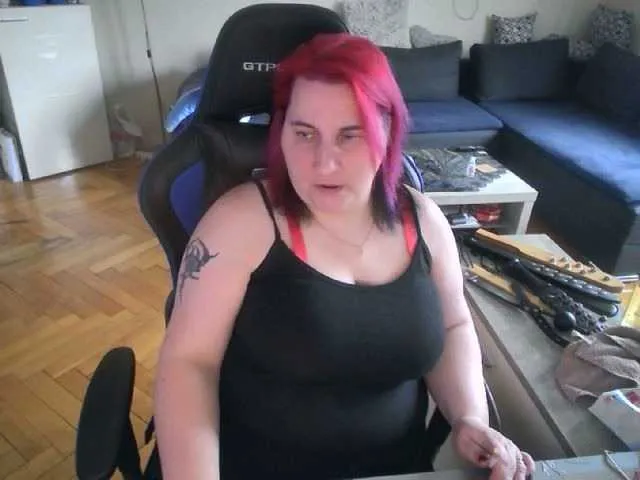 Live sex webcam photo for DrachenLady39 #272159703