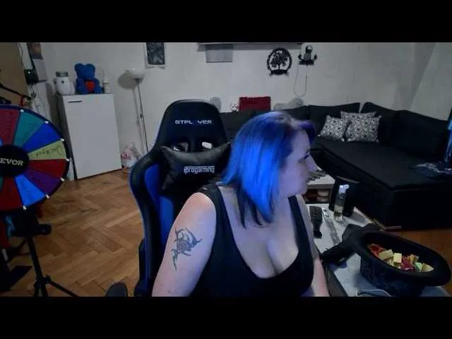 Live sex webcam photo for DrachenLady39 #272566949