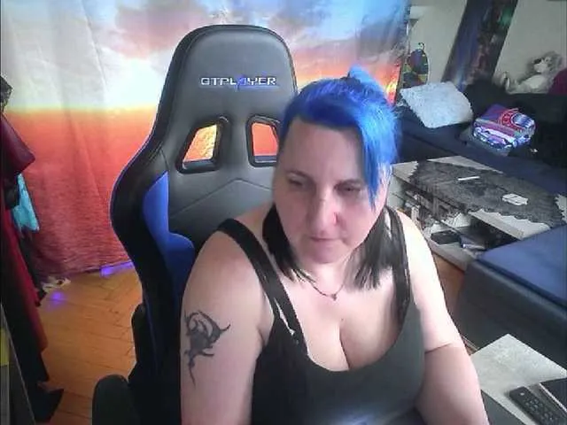 Live sex webcam photo for DrachenLady39 #273516994