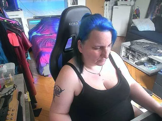 Live sex webcam photo for DrachenLady39 #273550386