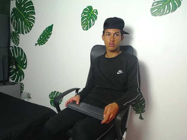 Live sex webcam photo for Drake-Jhonnson #276748352