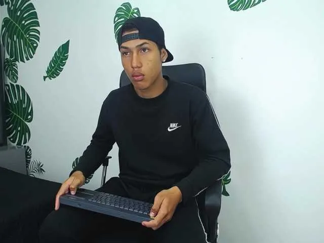 Live sex webcam photo for Drake-Jhonnson #276770401