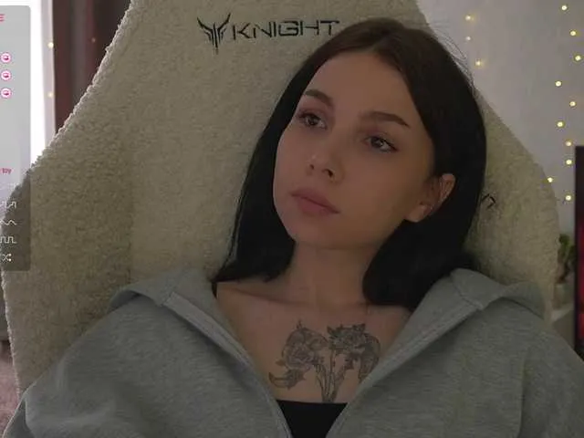 Live sex webcam photo for DrammaQueennnn #290575479