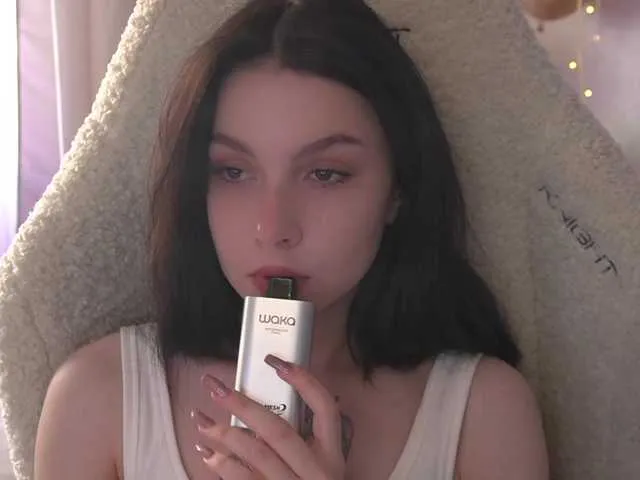 Live sex webcam photo for DrammaQueennnn #290845949