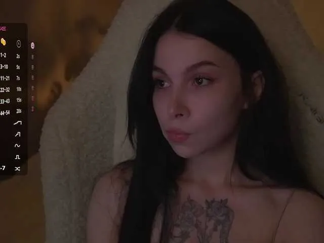 Live sex webcam photo for DrammaQueennnn #290911310