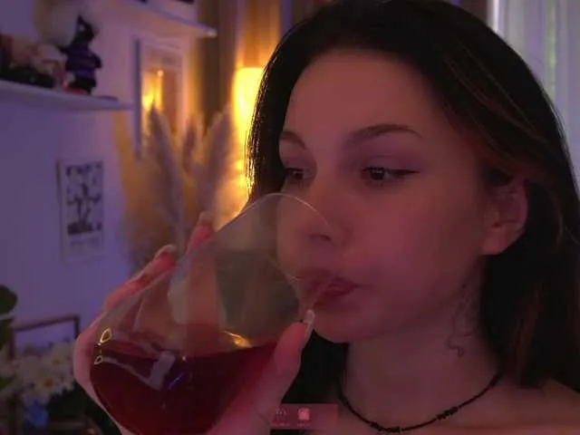 Live sex webcam photo for DrammaQueennnn #293899941