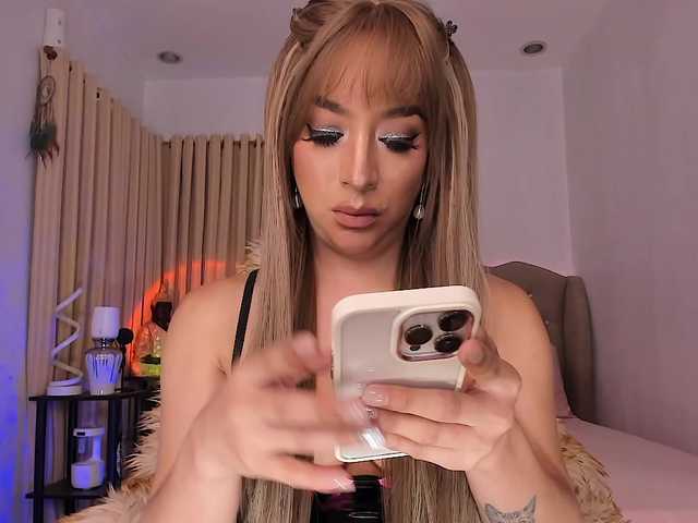 Live sex webcam photo for DreamGoddess #292429361